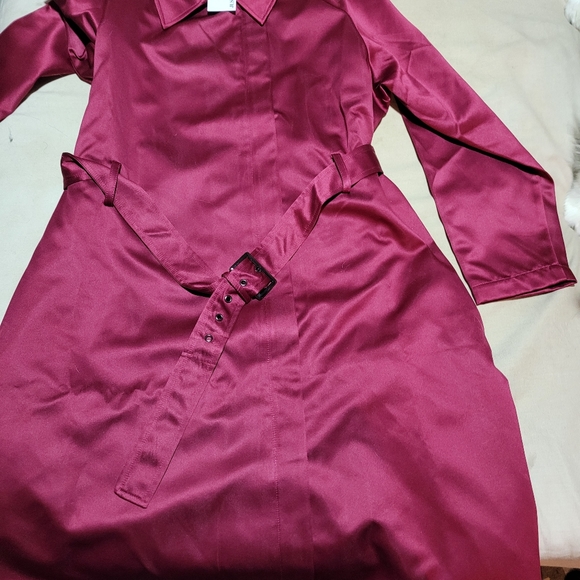 Red trench - Picture 2 of 2